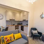 Newly Converted Rowntree House Shambles Йорк