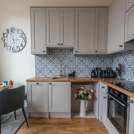 Newly Converted Rowntree House Shambles Apartment *
